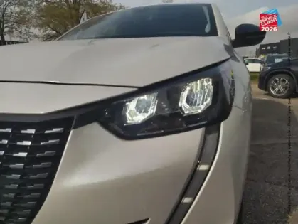 Photo 57 Peugeot 208  1.2 PureTech 130ch S/S Allure Pack EAT8 Camera