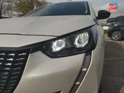 Photo 27 Peugeot 208  1.2 PureTech 130ch S/S Allure Pack EAT8 Camera