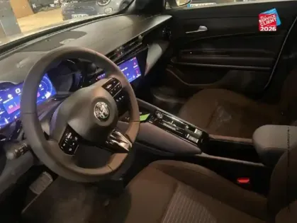 Photo 14 Alfa Romeo Junior  1.2 Ibrida 136ch DCT6