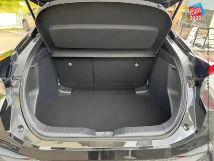 Photo 13 Toyota C-HR  1.8 Hybride 140ch Design NG23 Sieges chauf Volant chauf Camera