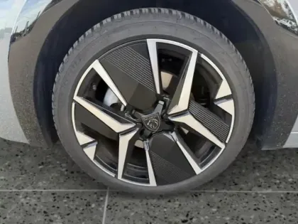 Photo 43 Peugeot 208  1.2 Hybrid 136ch GT e-DCS6