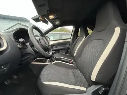 Photo 8 Toyota Aygo  X 1.0 VVT-i 72ch Design MY24