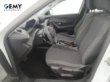 Photo 8 Peugeot 2008  PureTech 130 S&S EAT8