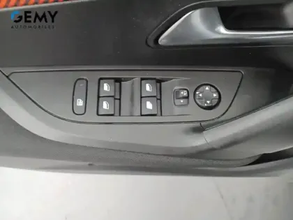 Photo 11 Peugeot 2008  PureTech 130 S&S EAT8