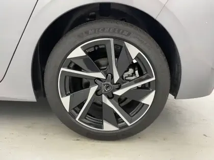 Photo 47 Peugeot 308  Hybrid 145 e-DCS6