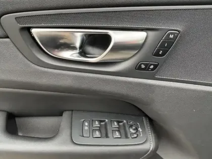 Photo 11 Volvo Xc60  T6 AWD Hybride rechargeable 253 ch+145 ch Geartronic 8