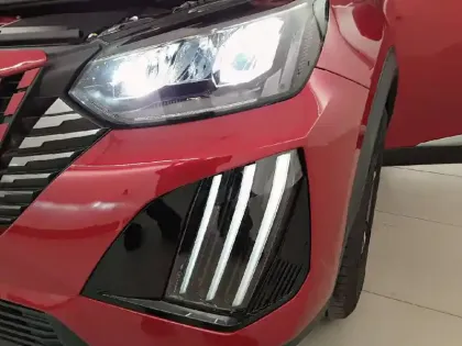 Photo 15 Peugeot 2008  PureTech 100 S&S BVM6