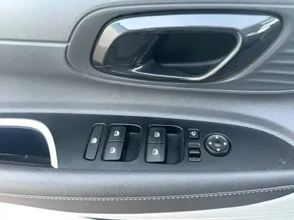 Photo 23 Hyundai Bayon  1.0 T-GDi 100 Hybrid 48V