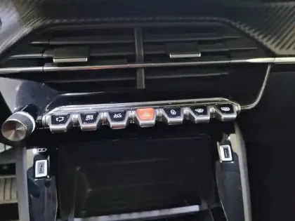 Photo 24 Peugeot 208  Electrique 50 kWh 136ch