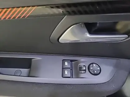 Photo 30 Peugeot 208  Electrique 50 kWh 136ch