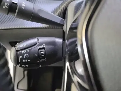 Photo 26 Peugeot 208  Electrique 50 kWh 136ch