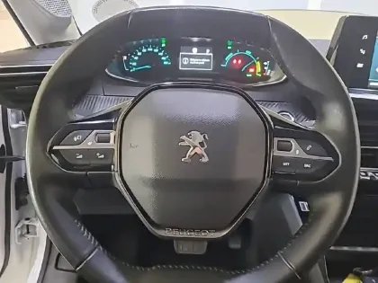 Photo 8 Peugeot 208  Electrique 50 kWh 136ch