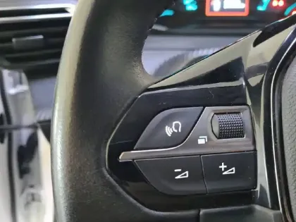 Photo 27 Peugeot 208  Electrique 50 kWh 136ch