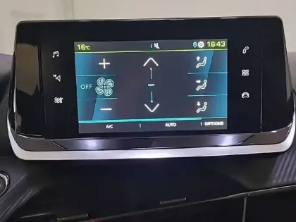 Photo 19 Peugeot 208  Electrique 50 kWh 136ch