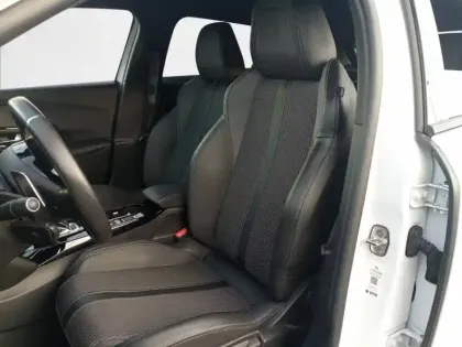 Photo 10 Peugeot 2008  PureTech 130 S&S EAT8