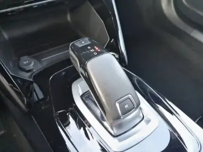 Photo 13 Peugeot 2008  PureTech 130 S&S EAT8