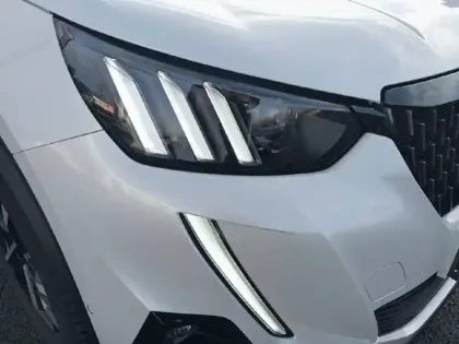 Photo 15 Peugeot 2008  PureTech 130 S&S EAT8