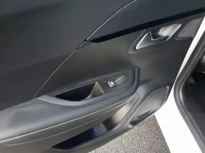 Photo 23 Peugeot 2008  PureTech 130 S&S EAT8