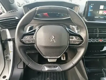 Photo 8 Peugeot 2008  PureTech 130 S&S EAT8