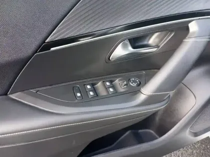 Photo 20 Peugeot 2008  PureTech 130 S&S EAT8