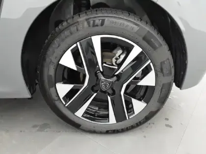 Photo 12 Peugeot 208  Hybrid 110 e-DCS6