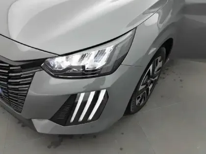Photo 40 Peugeot 208  Hybrid 110 e-DCS6