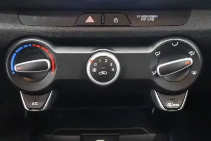 Photo 17 Kia Stonic  1.0 T-GDi 100 ch DCT7