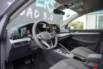 Photo 16 Volkswagen Golf  1.5 eHybrid 204 DSG6