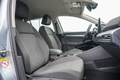 Photo 10 Volkswagen Golf  1.5 eHybrid 204 DSG6