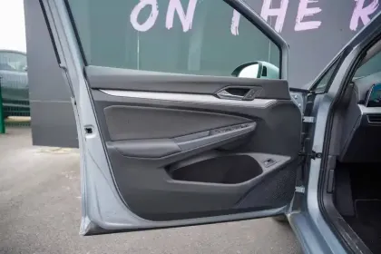 Photo 15 Volkswagen Golf  1.5 eHybrid 204 DSG6