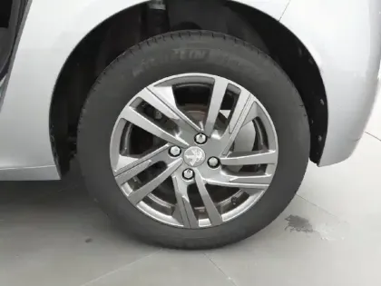 Photo 12 Peugeot 208  PureTech 100 S&S BVM6