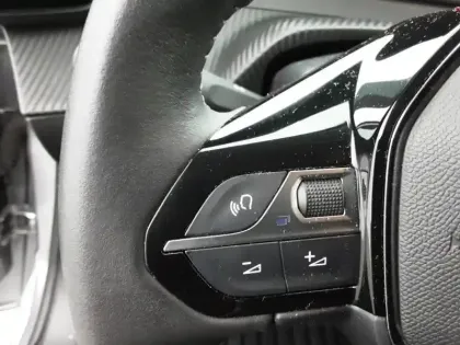 Photo 18 Peugeot 208  PureTech 100 S&S BVM6