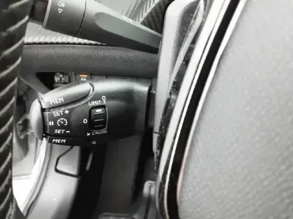 Photo 17 Peugeot 208  PureTech 100 S&S BVM6