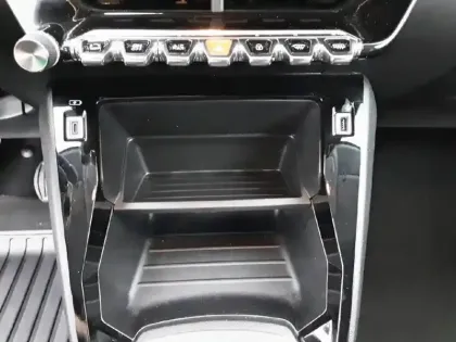 Photo 22 Peugeot 208  PureTech 100 S&S BVM6