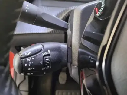 Photo 25 Peugeot 208  PureTech 100 S&S BVM6