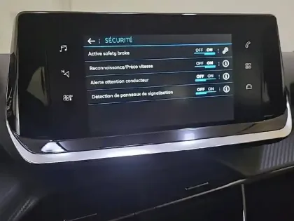 Photo 21 Peugeot 208  PureTech 100 S&S BVM6