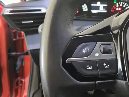 Photo 26 Peugeot 208  PureTech 100 S&S BVM6