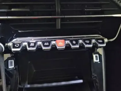 Photo 28 Peugeot 208  PureTech 100 S&S BVM6