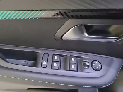 Photo 26 Peugeot 208  PureTech 100 S&S EAT8