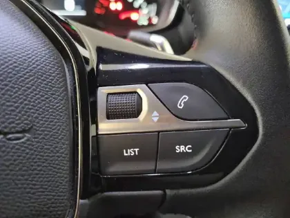 Photo 24 Peugeot 208  PureTech 100 S&S EAT8