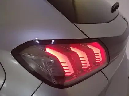 Photo 16 Peugeot 208  PureTech 100 S&S EAT8