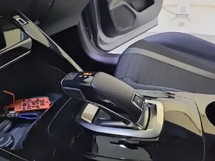 Photo 13 Peugeot 208  PureTech 100 S&S EAT8