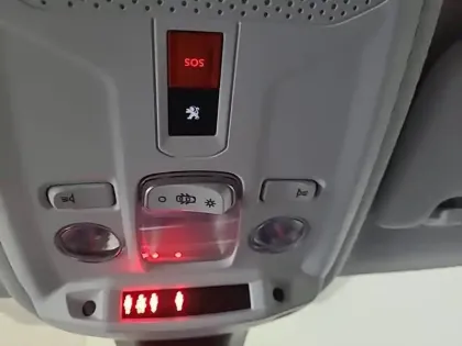 Photo 21 Peugeot 208  PureTech 100 S&S EAT8