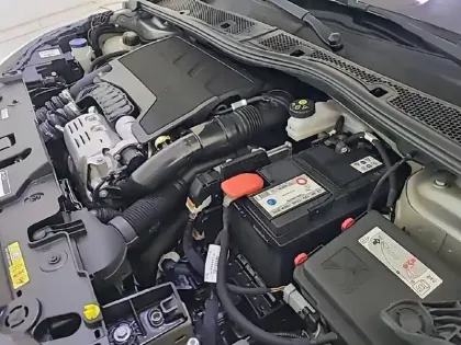 Photo 14 Peugeot 208  PureTech 100 S&S EAT8