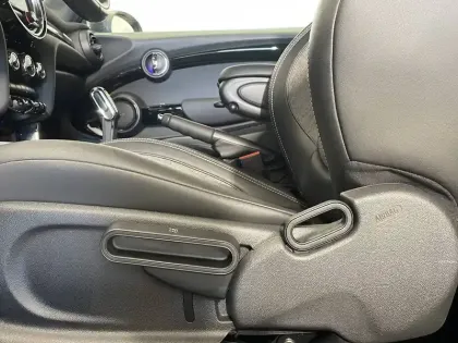 Photo 27 Mini Mini Cabriolet Cooper S 192 ch BVA7