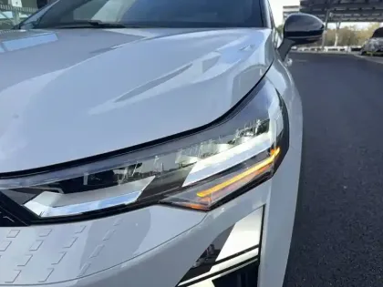 Photo 31 Renault Captur  E-Tech full hybrid 145 ch