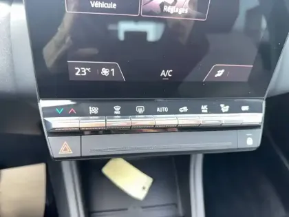 Photo 22 Renault Captur  E-Tech full hybrid 145 ch