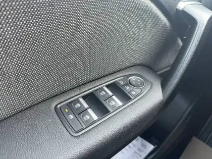 Photo 18 Renault Captur  E-Tech full hybrid 145 ch