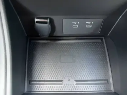 Photo 24 Renault Captur  E-Tech full hybrid 145 ch