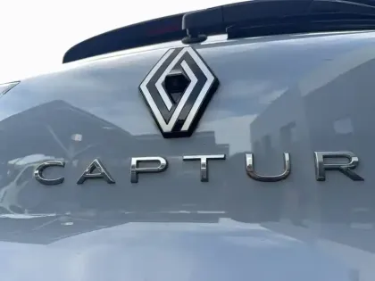 Photo 9 Renault Captur  E-Tech full hybrid 145 ch